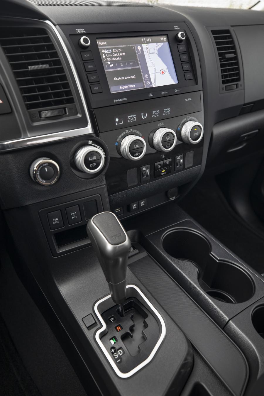 Детали интерьера Toyota Sequoia TRD Pro 2019 года  (фото 29 из 42)